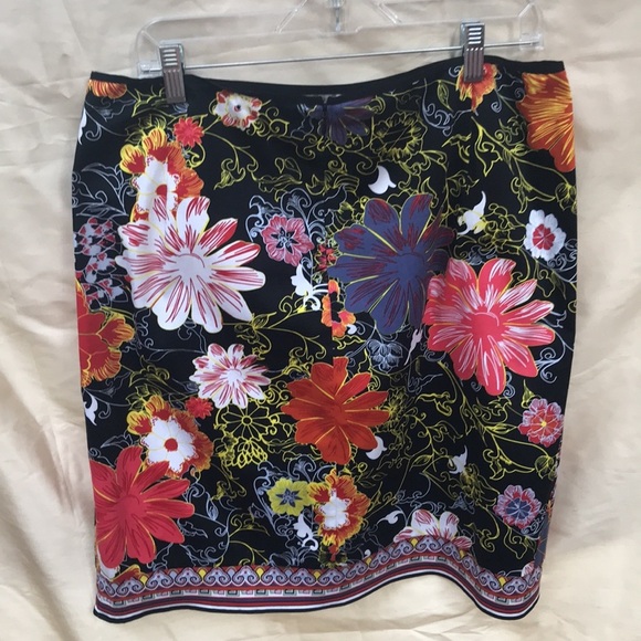 Floral skirt. - Picture 4 of 9